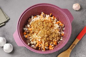 Лагман с картофелем, болгарским перцем и томатной пастой