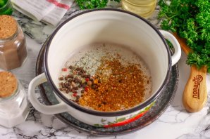 Маринованные яйца в банках