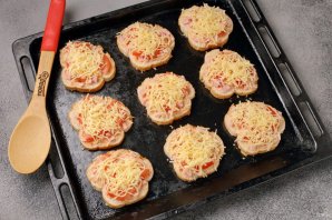 Мини-пицца на батоне в духовке