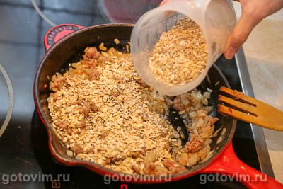 Несладкая овсянка с жареным луком и фаршем Несладкая овсянка с жареным луком и фаршем