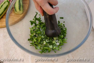 Окрошка с морской капустой на квасе