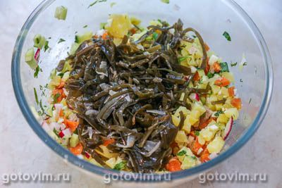 Окрошка с морской капустой на квасе