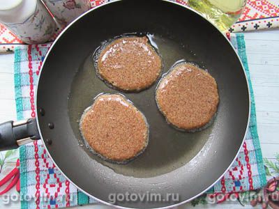 Оладьи из говяжьей печени с капустой и манкой