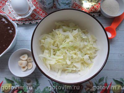 Оладьи из говяжьей печени с капустой и манкой