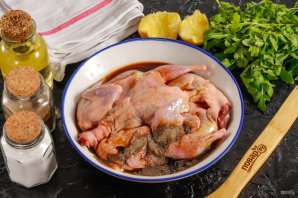 Перепелки в соевом соусе в духовке