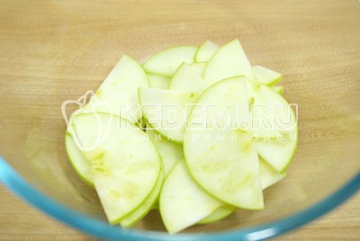 Пирог с яблоками из слоеного теста Пирог с яблоками из слоеного теста