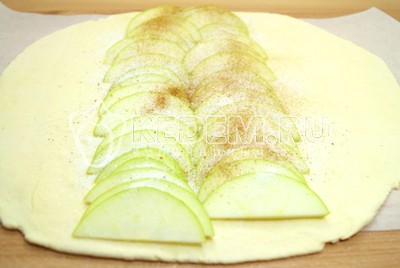 Пирог с яблоками из слоеного теста Пирог с яблоками из слоеного теста