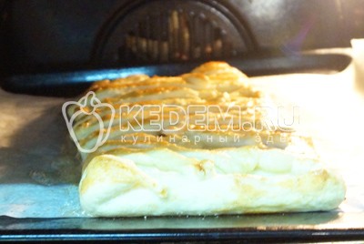 Пирог с яблоками из слоеного теста Пирог с яблоками из слоеного теста