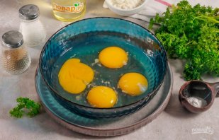 Пышный омлет на сковороде без молока