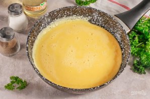 Пышный омлет на сковороде без молока