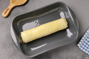 Рулет "Весенний" с зелёным луком и яйцом