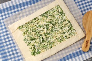 Рулет "Весенний" с зелёным луком и яйцом