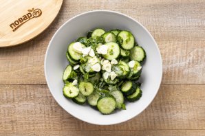 Салат из огурцов с базиликом на зиму