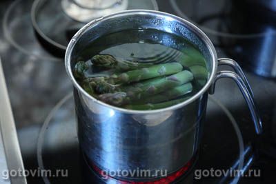 Салат из спаржи с цветной капустой и яйцом Салат из спаржи с цветной капустой и яйцом