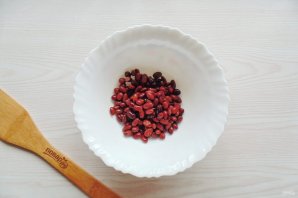 Салат с фасолью, курицей и помидорами