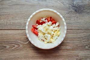 Салат с рикоттой и помидорами