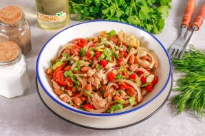 Салат "Тбилиси" с курицей и фасолью