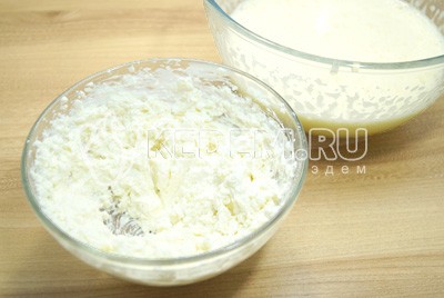 Шарлотка с творогом и яблоками