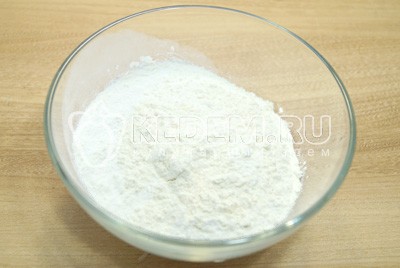 Шарлотка с творогом и яблоками