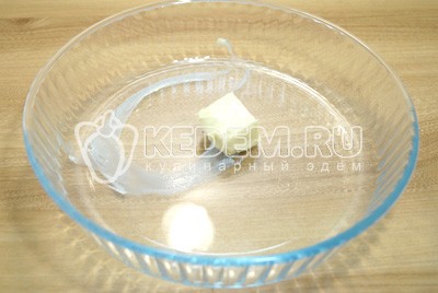 Шарлотка с творогом и яблоками