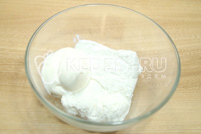 Шарлотка с творогом и яблоками