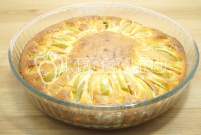 Шарлотка с творогом и яблоками