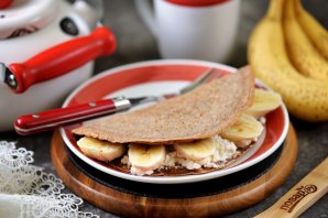 Шоколадный овсяноблин с начинкой из творога и бананов Шоколадный овсяноблин с начинкой из творога и бананов