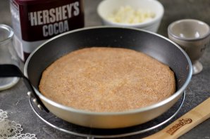 Шоколадный овсяноблин с начинкой из творога и бананов Шоколадный овсяноблин с начинкой из творога и бананов