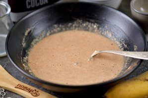 Шоколадный овсяноблин с начинкой из творога и бананов Шоколадный овсяноблин с начинкой из творога и бананов