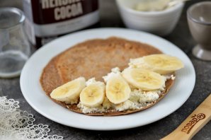 Шоколадный овсяноблин с начинкой из творога и бананов Шоколадный овсяноблин с начинкой из творога и бананов