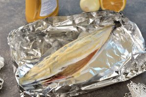 Скумбрия с горчицей и майонезом запеченная в духовке Скумбрия с горчицей и майонезом запеченная в духовке