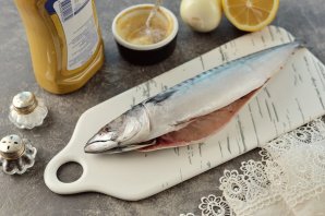 Скумбрия с горчицей и майонезом запеченная в духовке Скумбрия с горчицей и майонезом запеченная в духовке