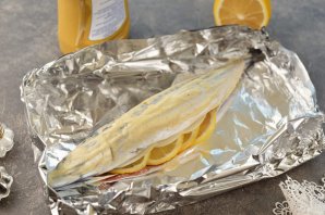 Скумбрия с горчицей и майонезом запеченная в духовке Скумбрия с горчицей и майонезом запеченная в духовке