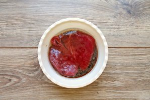 Стейк из тунца в кунжуте