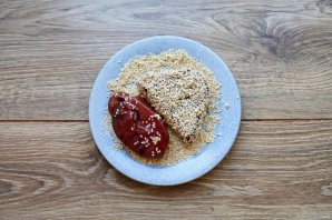 Стейк из тунца в кунжуте