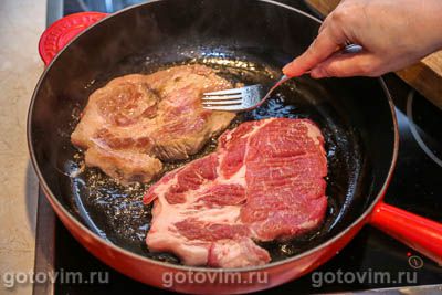 Стейки из свинины с жареными строчками в чесночном масле Стейки из свинины с жареными строчками в чесночном масле