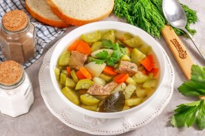 Суп с говядиной и кабачком