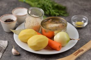 Суп с консервированной сайрой и рисом Суп с консервированной сайрой и рисом