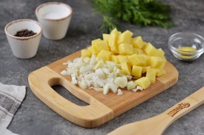 Суп с консервированной сайрой и рисом Суп с консервированной сайрой и рисом