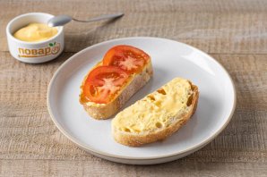 Теплые бутерброды с авокадо и помидорами Теплые бутерброды с авокадо и помидорами