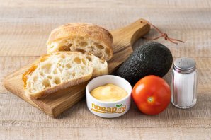 Теплые бутерброды с авокадо и помидорами Теплые бутерброды с авокадо и помидорами