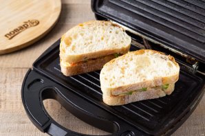 Теплые бутерброды с авокадо и помидорами Теплые бутерброды с авокадо и помидорами