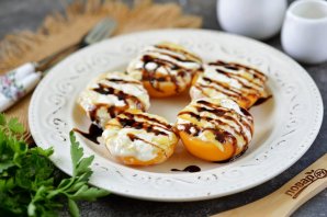 Запеченные персики с рикоттой