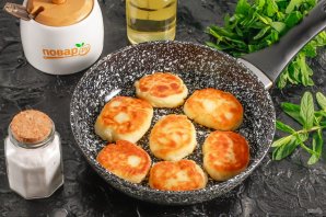 Жареные шайбочки из творога на сковороде