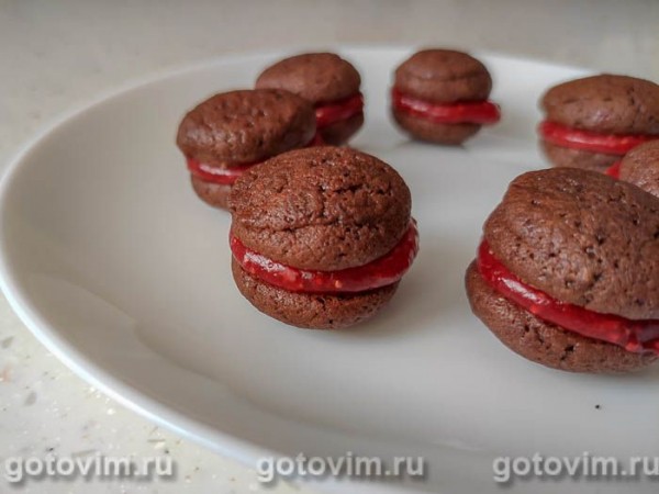 Бисквитные пирожные «Клубника в шоколаде»