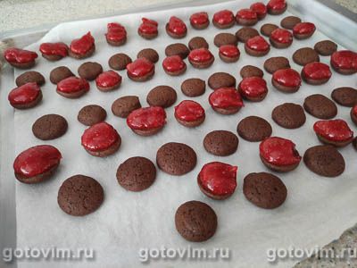 Бисквитные пирожные «Клубника в шоколаде»