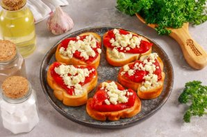 Брускетта с печеным перцем