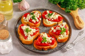 Брускетта с печеным перцем