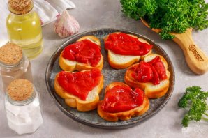 Брускетта с печеным перцем