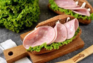 Бутерброд с солеными огурцами Бутерброд с солеными огурцами